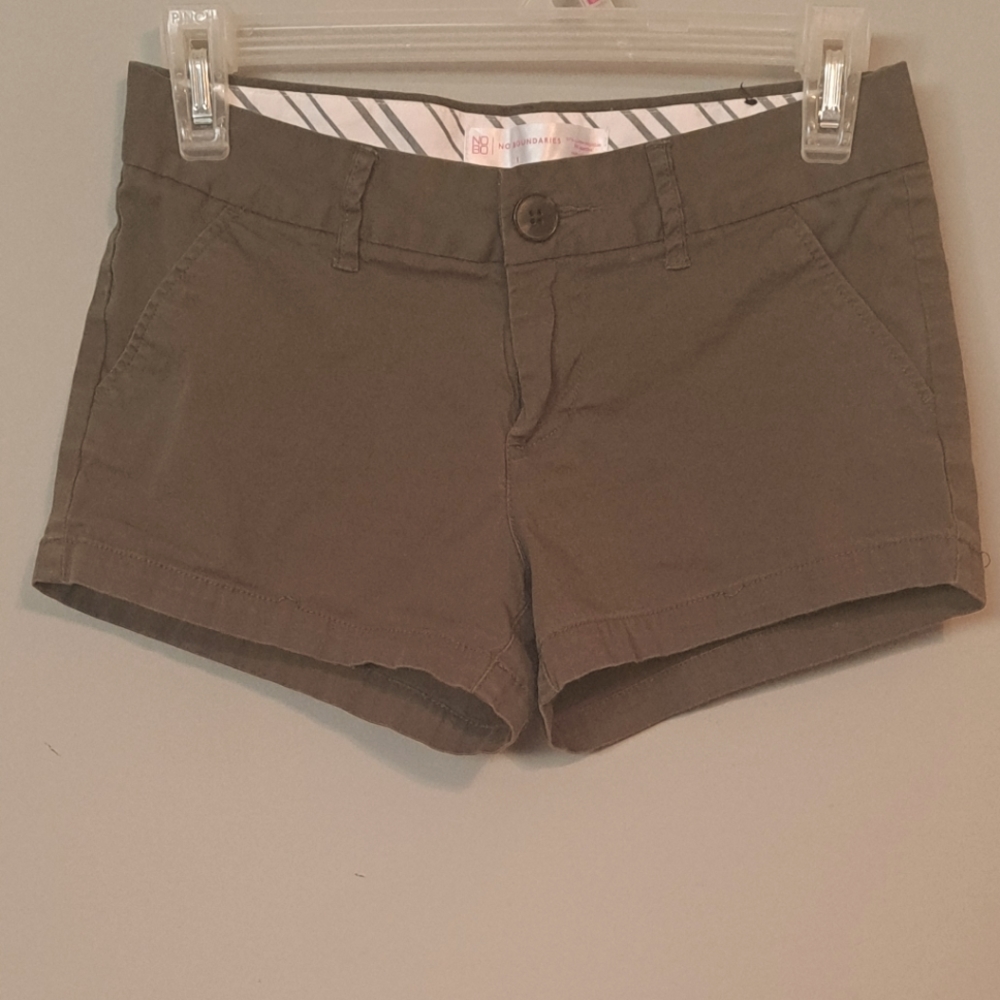 No Boundaries shorts size 1 dark green